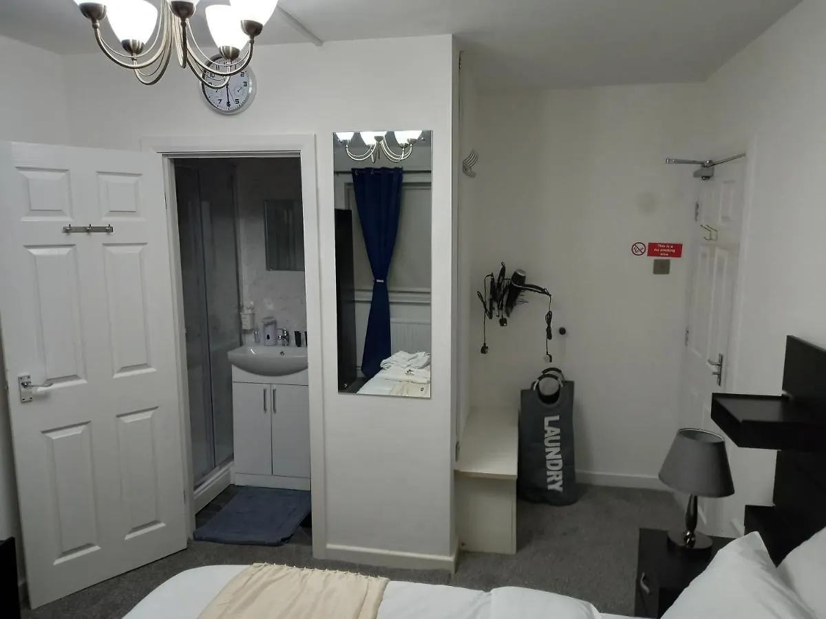 Cozzy Accommodation 맨체스터 B&B