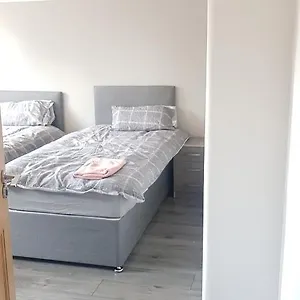 Double Bedroom In Withington, M20. 2 Beds, Rm 3 Manchester