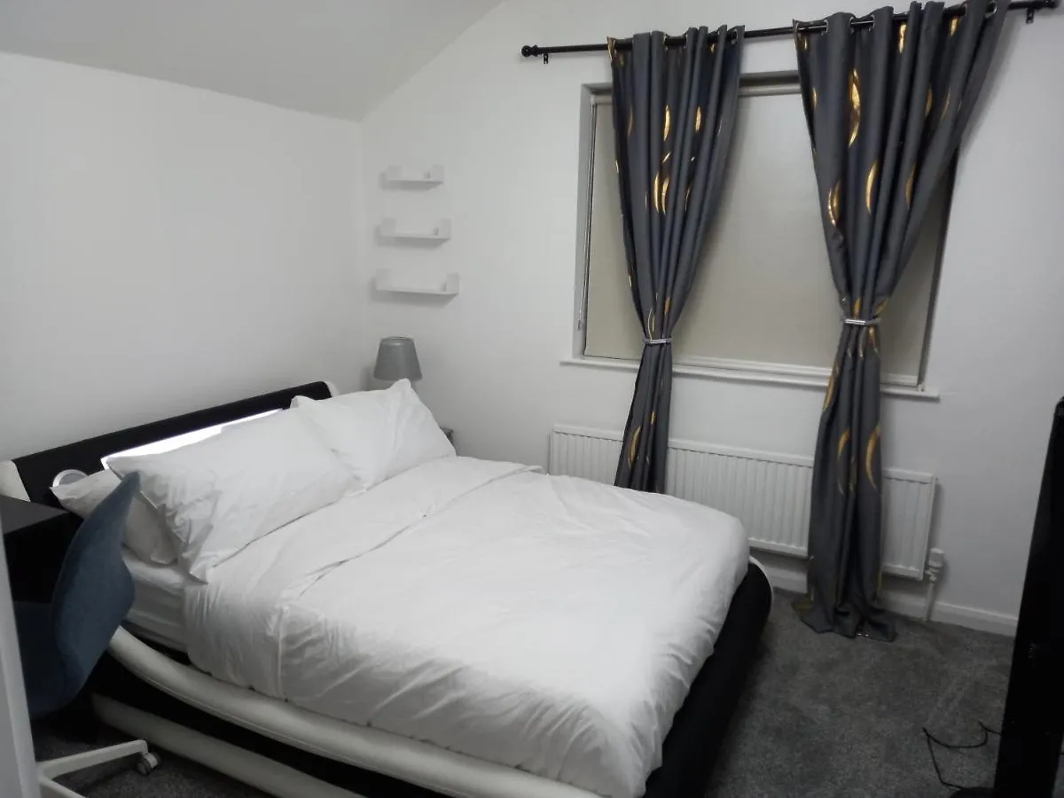Cozzy Accommodation Manchester Bed & Breakfast
